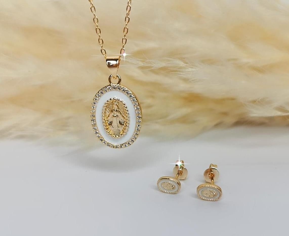 ✨ Cadena Dorada Inoxidable Antialergénica con Dije Religioso ✨